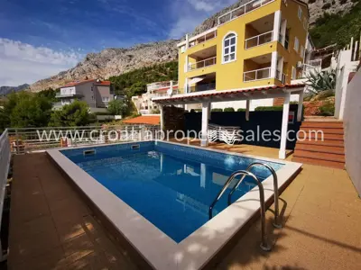 Wohnung 98 m², Omiš - Meerblick und Terrasse 19 m²