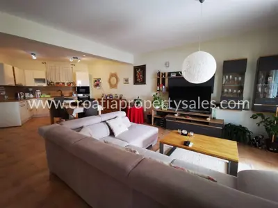 Stan 98 m², Omiš - pogled na more i terasa 19 m² - 5
