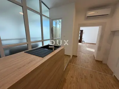 Rijeka, Centar, commercial space 91 m² completely adapted
