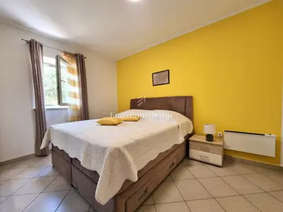 Samostojeća kuća u centru mjesta s bazenom - 21