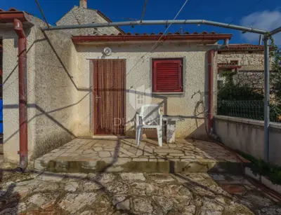 House 123 m², Rovinj - yard 346 m² and cistern - 22