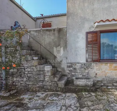 House 123 m², Rovinj - yard 346 m² and cistern