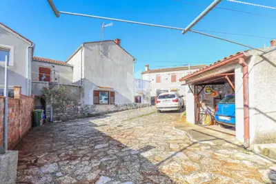 House 123 m², Rovinj - yard 346 m² and cistern - 21