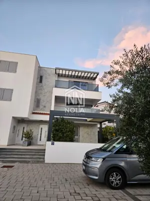 Kuća u Vodicama, blizu centra i svih sadržaja - 2