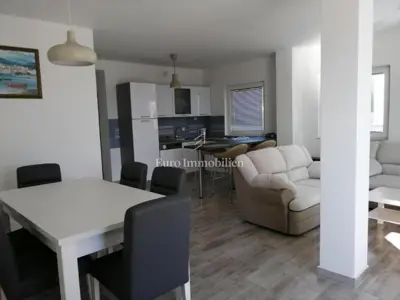 Kuća 423 m², Maslenica - 3 apartmana i pogled na more - 10
