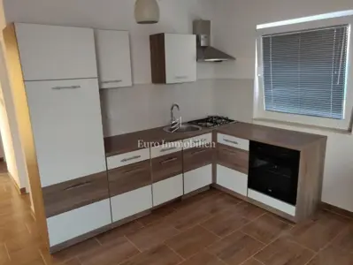Kuća 423 m², Maslenica - 3 apartmana i pogled na more - 9