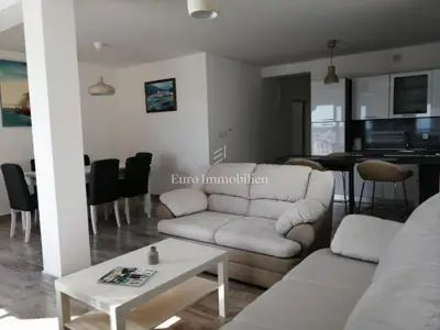 Kuća 423 m², Maslenica - 3 apartmana i pogled na more - 13