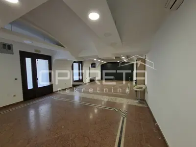 Poslovni prostor za najam u srcu barokne jezgre grada (74,31 m²) - 2
