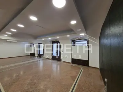 Poslovni prostor za najam u srcu barokne jezgre grada (74,31 m²)