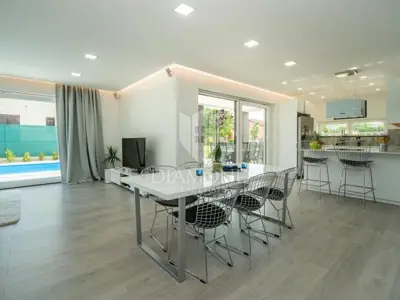 Villa 174 m², Labin - heated pool and summer kitchen - 10