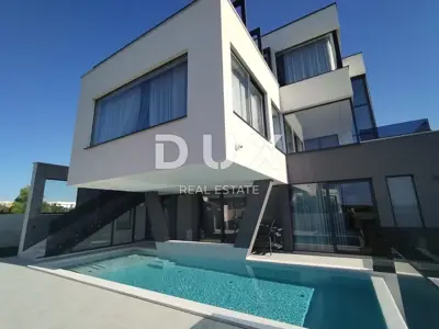Villa 420 m², Medulin - 150 m from the sea and beach