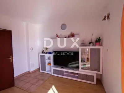 Haus 300 m², Barbat na Rabu - 300 m vom Meer, 5 Apartments - 9