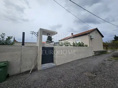 Smoković, samostojeća kuća prizemnica s bazenom - 2