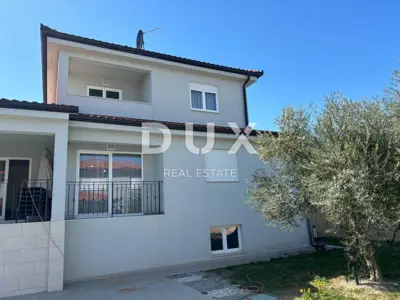 Villa 182 m², Labin - Pool und Meerblick