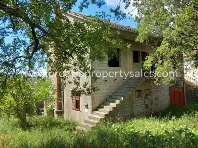 Haus 350 m², Otok Brač - Ortsrand und Infrastruktur