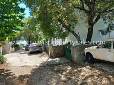 Kuća 350 m², Otok Brač - rub mjesta i infrastruktura - 4