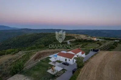 Vila 190 m², Buzet - panoramski pogled i privatnost - 5