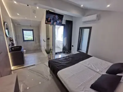 Vila 190 m², Buzet - panoramski pogled i privatnost - 21
