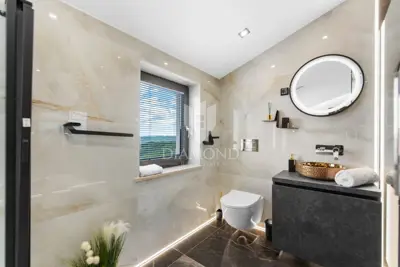 Vila 190 m², Buzet - panoramski pogled i privatnost - 14