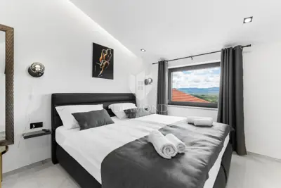 Vila 190 m², Buzet - panoramski pogled i privatnost - 19