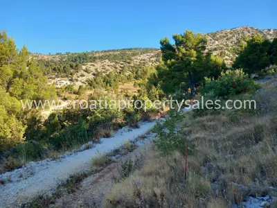 Baugrundstück 750 m², Otok Brač - oberhalb der Bucht - 3