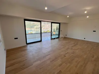 Stan 90 m², Lapad, pogled na more i terasa 17 m²