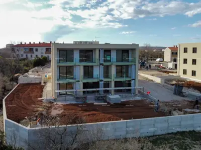Prelijepi stan u novoj zgradi. LABIN.
