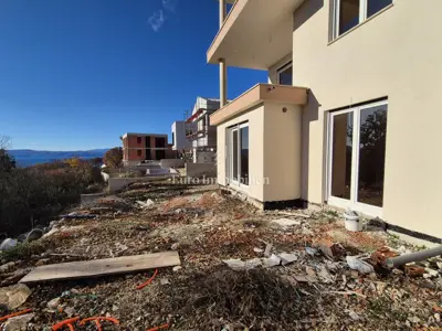 Apartman 50 m², Njivice - okućnica i pogled na more - 2