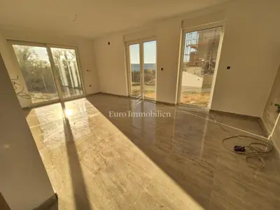 Apartman 50 m², Njivice - okućnica i pogled na more - 10