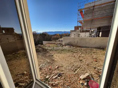 Apartman 50 m², Njivice - okućnica i pogled na more - 8