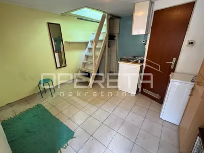 Stan 24 m², Maksimir - dvoetažni u dvorištu