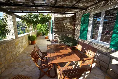 House for sale in Otok Brač, 200 m² - 9