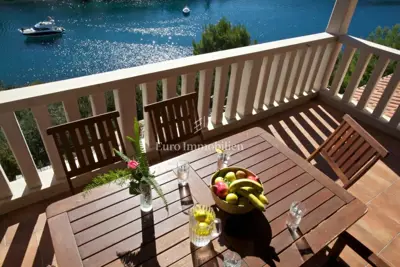 Kuća na jedinstvenoj lokaciji s pogledom na more