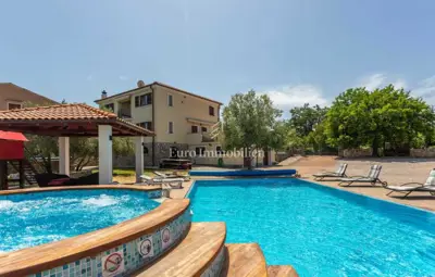 Villa 310 m², Dobrinj - beheizter Pool und großes Grundstück - 2