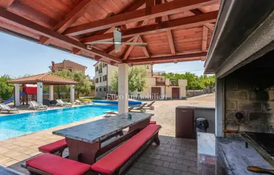 Villa 310 m², Dobrinj - beheizter Pool und großes Grundstück - 8