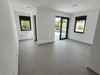 Stan s bazenom i vrtom blizu mora – Jakišnica - 3