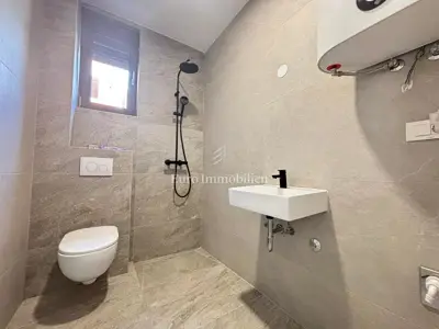 Stan s bazenom i vrtom blizu mora – Jakišnica - 9