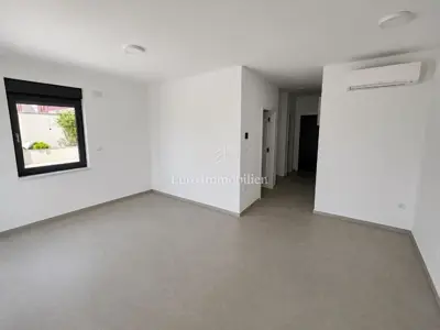 Stan s bazenom i vrtom blizu mora – Jakišnica - 4