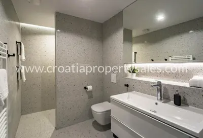 Villa 350 m², Omiš - Panoramablick auf das Meer und die Inseln - 9