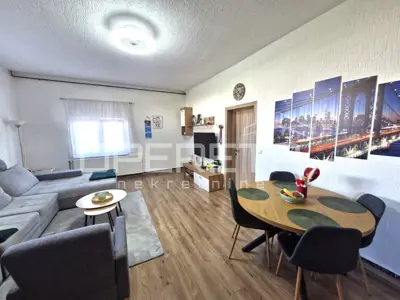 House for sale in Dugo Selo - Centar, 402 m² - 2