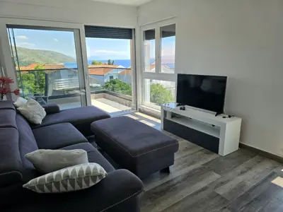 Penthouse mit atemberaubendem Panoramablick auf das Meer, Okrug