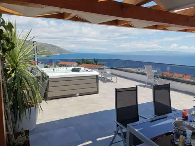 Penthouse with panoramic sea views, Okrug - 3