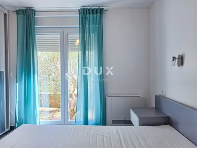 Doppelhaus 600 m², Rab - 6 Apartments und A+ - 8