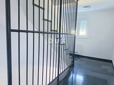 Doppelhaus 600 m², Rab - 6 Apartments und A+ - 12