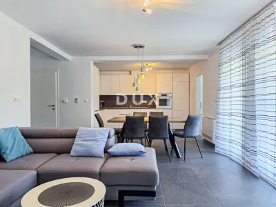 Doppelhaus 600 m², Rab - 6 Apartments und A+ - 15
