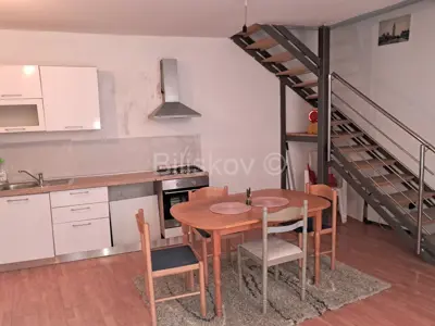 Trogir, blizina centra dugoročan najam