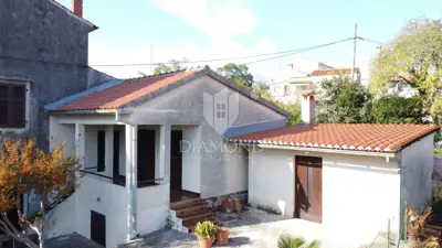 Poreč - house with two apartments, additional building and yard - 6