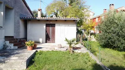 Poreč - house with two apartments, additional building and yard - 5