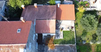 Poreč - house with two apartments, additional building and yard - 3