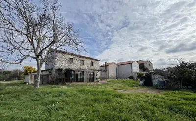 Stone house with potential - near Umag - 1